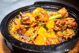 川菜特色香味鸭做法，这样做鸭肉麻辣鲜嫩过瘾，一锅不够吃！图片