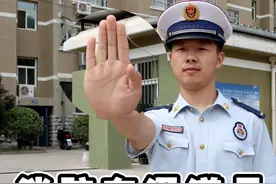 “蓝小帅”真人表情包上线啦！千万不要错过图片