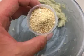 巧用黄豆粉作饵，再狡猾的鲤鱼也忍不住吃两口，天越热越好用图片