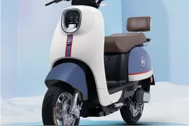 大阳推出新车，配800电摩电机，续航170公里，超大储物空间。图片