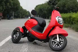 真的来了！“不倒翁”电动车亮相，网友：外卖小哥有福了图片