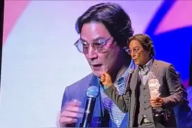 48岁吴彦祖再获国际大奖！脸颊凹陷嘴唇乌黑引担忧，被指撞脸李咏图片