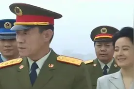 一等功臣于水林：断臂后隐姓埋名，流浪多年，师长找到他泪流满面图片