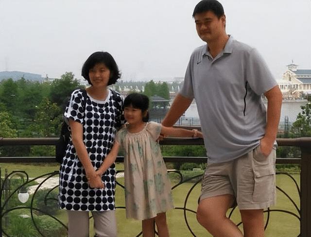 姚明卖掉豪宅赴美，乐嘉晒图居美生活，他们密集移民美国？