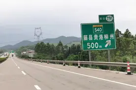 东航客机坠毁于广西藤县山林间，河南“神鹰”连夜奔波1500公里前往救援图片