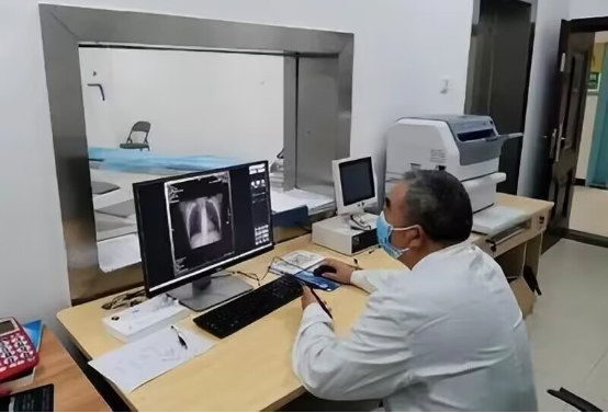 湖北一老汉自制棺材穿寿衣，喝农药孤独死去，离世前留下8个字