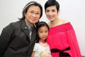 吴君如16岁女儿近照曝光！染发穿开叉裙打扮成熟，长相随陈可辛图片