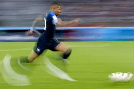 追风逐月：世界足坛速度最快11人阵容，中国球员上榜图片