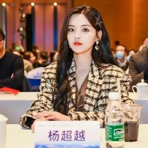 火箭少女现状各异,杨超越当老板,孟美岐在争议中求翻身