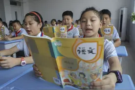 国家教辅教材应该由教育部负责编撰，委托出版社印刷图片