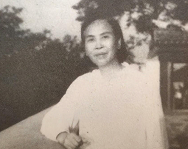 贺子珍逝世20年后，孔东梅揭露真相：毛主席的旧衣里有“秘密”