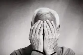 身体这些表现，可能是阿尔茨海默病的信号！别再误以为是年老了图片