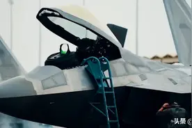 不撑了摊牌了，美国空军无奈开始放弃F22，未来只能靠F35图片