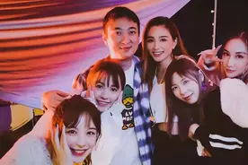 收心了？王校长解封后携女友逛街，慎婕疑陪着聪少上海隔离两个月图片