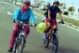 65岁郑州阿姨8年骑车环游12国，用直播收益给山区孩子捐款图片