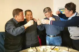 “不喝就看不起我”！巧妙拒酒只要3句话，不得罪人也不会被灌酒图片