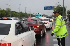 风雨无阻上演“回忆杀”！今晚苏州奥体演唱会出行请注意图片