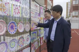 交口：刘惠民参加吕梁上海实验小学庆“六一”活动图片