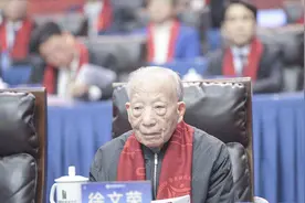 08年73岁老人自费300亿重建圆明园，遭到专家反对，建成后打脸了图片