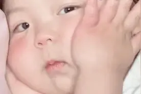 可爱搞笑的表情包：你看我像是好欺负的样子吗图片