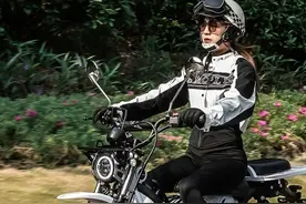 世界第一、二大油箱弯梁摩托车在中国诞生，或将引领新方向图片