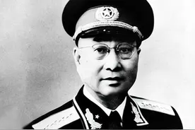 爷孙俩都是离家出走，最后都当上了将军，孙子却比爷爷更厉害图片