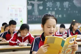 为何学生语文水平不如以前？看过语文教材才发现，并非学生不愿学图片