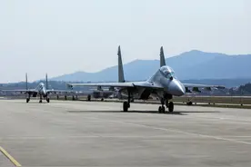 解放军歼-16进入台湾空域，台湾高度紧张，已不是平常意义打卡图片