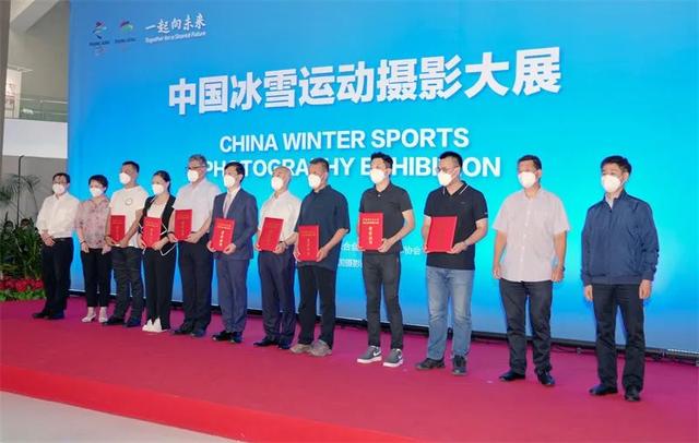 镌刻北京冬奥精神 闪耀奥林匹克之光 | 中国冰雪运动摄影大展“一起向未来”