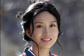 闫妮的真情与泪水：前公婆也是我的亲人，50岁还单身，让女儿担忧图片