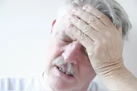 9个症状暗示“脑供血不足”！老了不想脑梗或痴呆，提前做好4件事图片