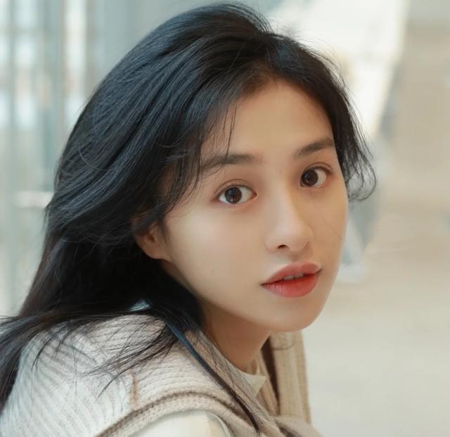 眼角上扬是什么眼型「二十种眼形大全图解」