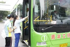 渭南首推公交免费日 市民叫好又叫座图片