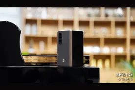 三星W23「高级功能手表和徽标」，尊贵自显“表”里如一图片