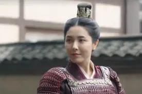 她是保剑锋口中“200年一遇的美人”，出道22年不火，今被嘲脸僵图片