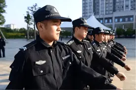辅警工资不高，为什么这么多人挤破脑袋想当辅警？有三点原因图片