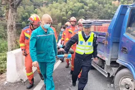 1死1伤！“越线行驶”致两车相撞，这类事故近期不止一起……图片