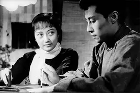 同样演“脉脉含情”，把王晓棠王丹凤和杨丽坤放一起看，差别在哪图片