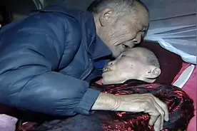 真实事件！女子改嫁33年，瘫痪后被丈夫送回家中，4个子女都不要图片