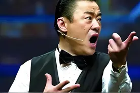 周立波魔怔了！臭名昭著还敢碰瓷军舰，56岁近照大变样图片