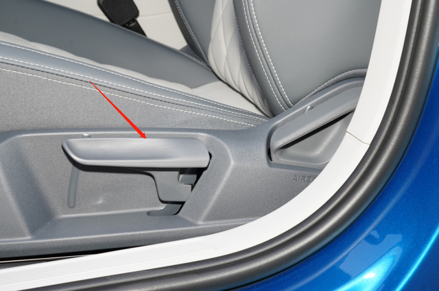 中庸依旧是亮点，新款速腾探店，5个优点3个缺点，花15万你买它？