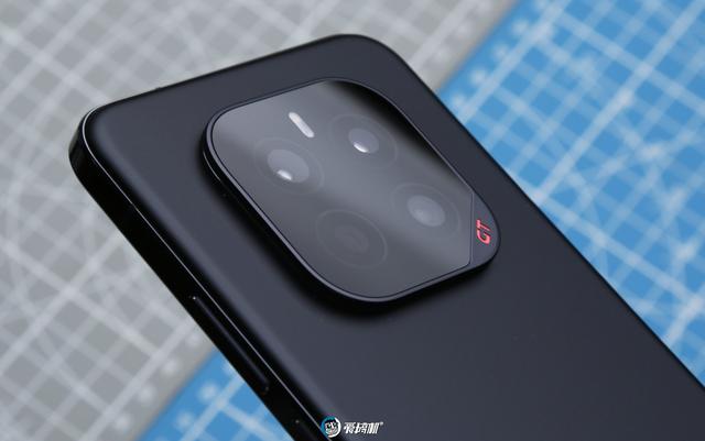 力大砖飞，荣耀GT Pro评测：3199元起的骁龙8E领先版+7200mAh电池