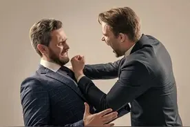 心理学家：总是喜欢与别人唱反调的人，是什么心理？图片