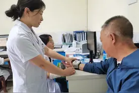 ​@息烽人，与“两病”有关的门诊检查、检验费用可报销！图片