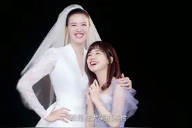 王冰冰与女排冠军拍闺蜜照！两人身高差近30厘米，贴身拥抱笑容甜图片