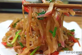 冬天宁可少吃肉也要多吃萝卜，今天炒的这道小炒萝卜丝，香辣下饭图片