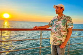 深圳暑期新玩法，坐微游轮体验海上巡游，嘉年华太好玩了图片
