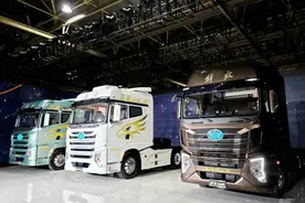 平头卡车也能带生活舱，三款平头生活舱卡车对比，谁更舒适？图片