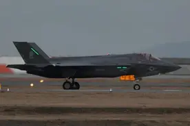 F35漏洞百出成空中棺材，飞行路上天上掉零件，买家或开启退货潮图片