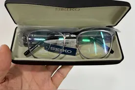 在拼多多我找到了喜欢的纯钛眼镜架——精工HY1701图片